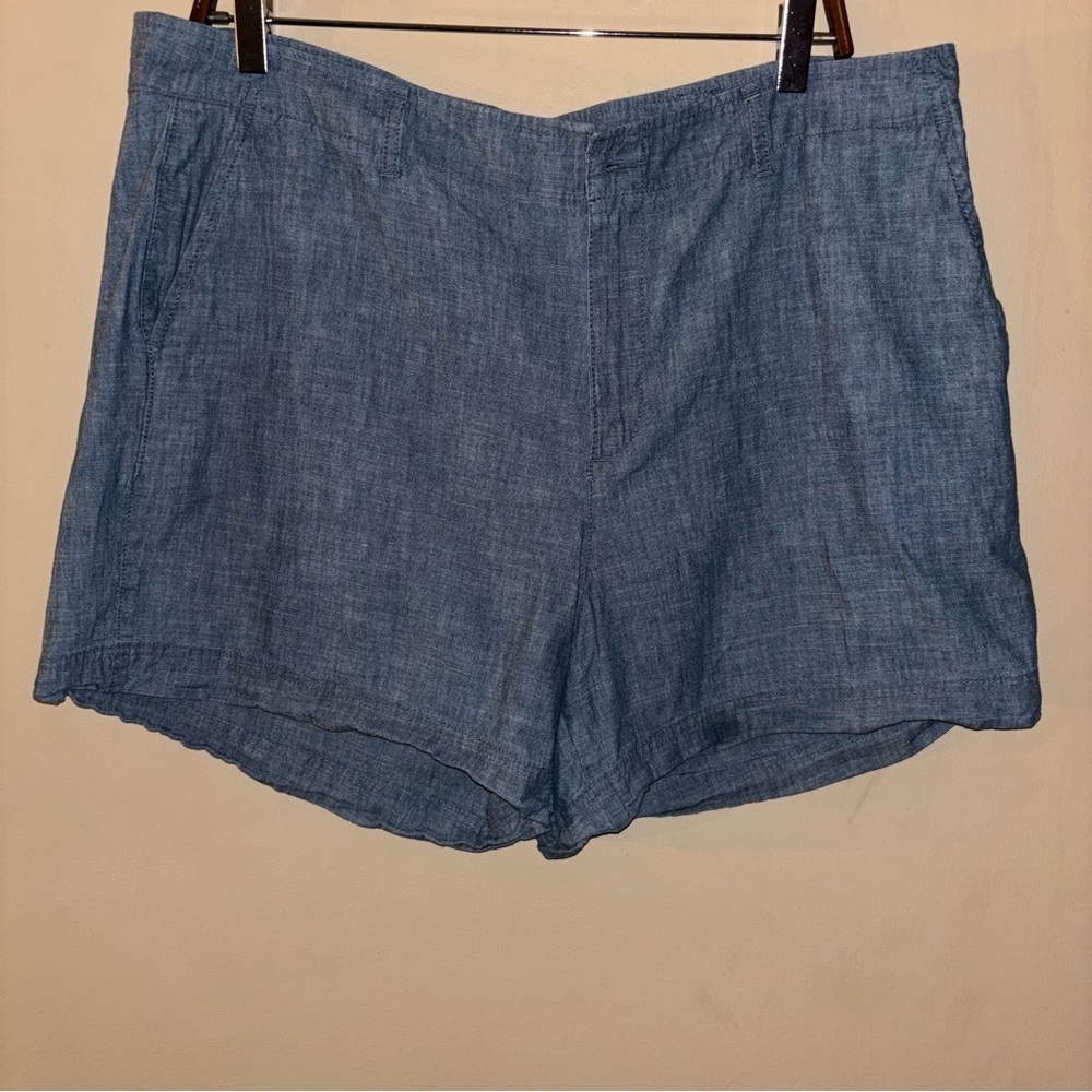 GAP Blue 5” Shorts Relaxed Fit Chambray Size 16